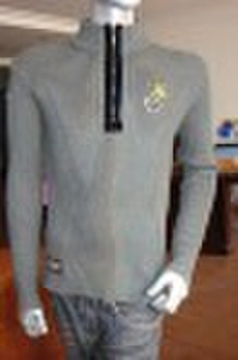 羊绒毛衣的男人