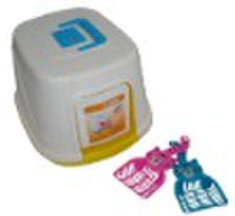 Closed cat litter pan with Cat-sharped scoop