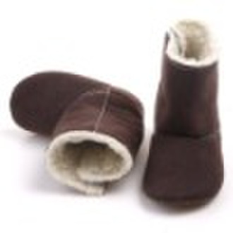 假羊皮的孩子的靴子的模式：RE2007