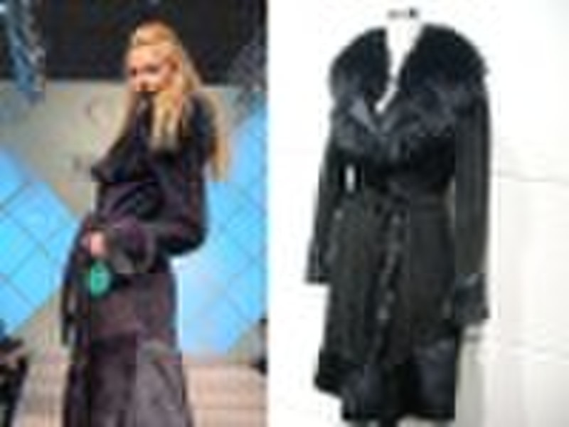 LADY'S FUR COAT (F204)