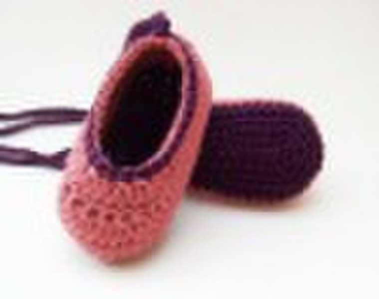 孩子编织的鞋子