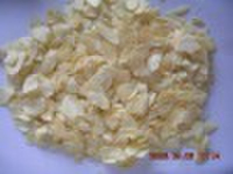 Dehydrated garlic flakes