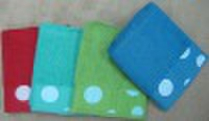 bath towel solid with colored circles