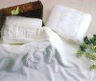 white hotel set towel