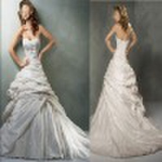 Stunning and romantic wedding dress