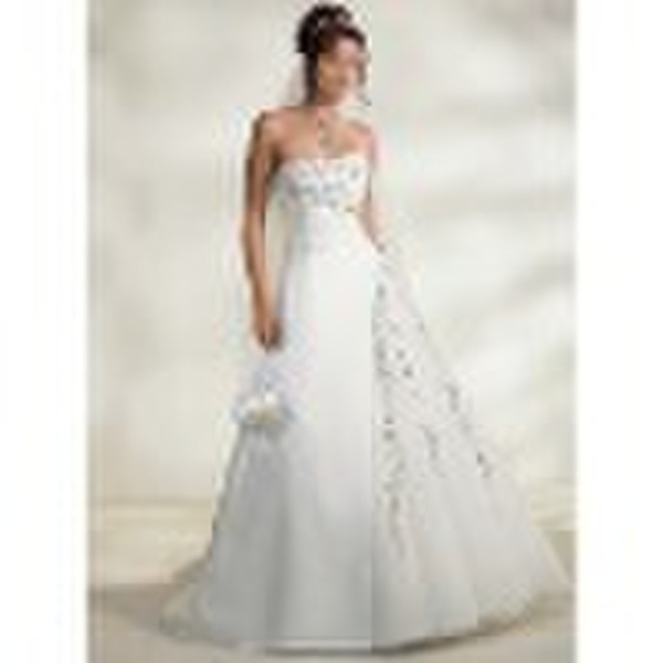 Classic Ivory trailing Wedding Dress-001