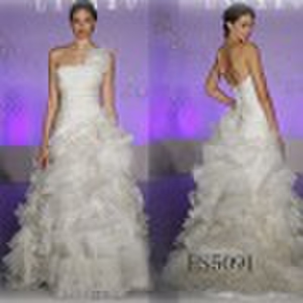 a line chapel train ivory bridal wedding gown