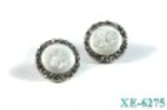 Fashion earrings of pearl material