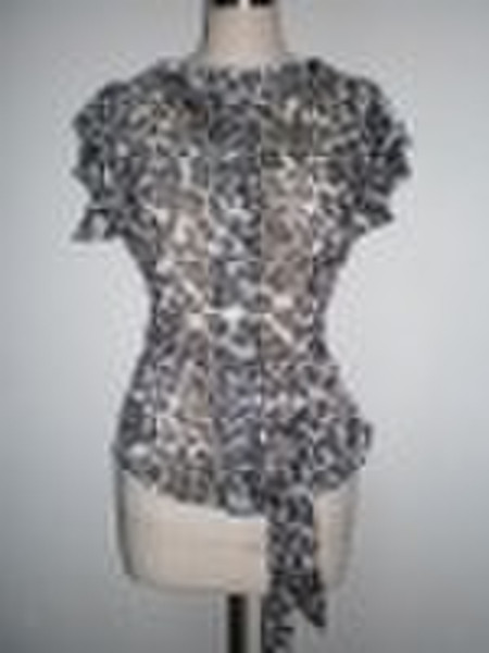 Ladies' fashion blouse
