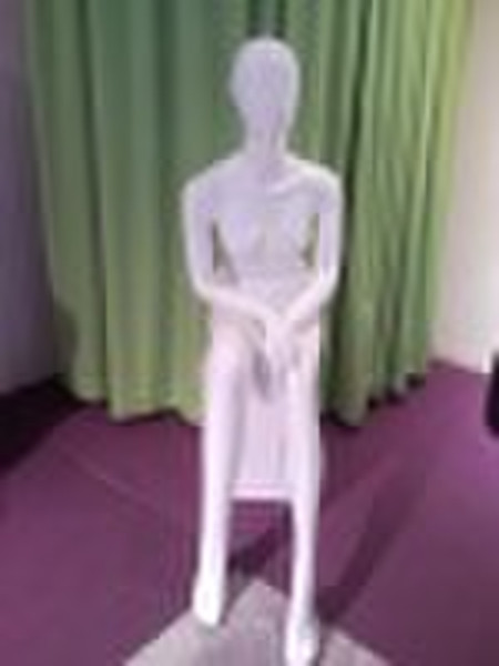 disply female mannequin