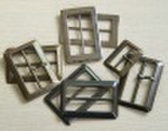 Toggle set in garment