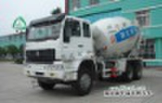 风格Haoyun混凝土搅拌机的卡车