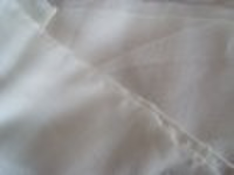 Flame retardant polyester spun yarn