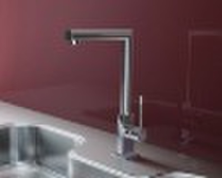 contemporary brass faucet with Chrome surface