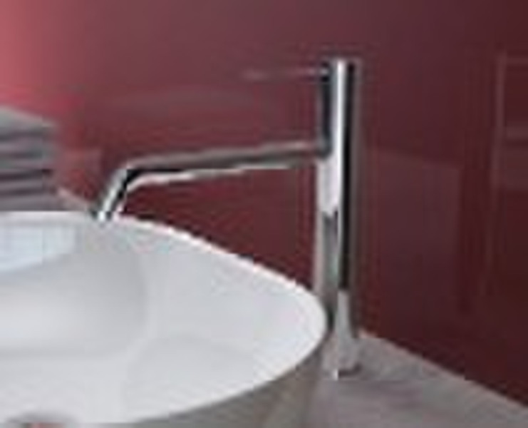 contemporary brass faucet with Chrome surface