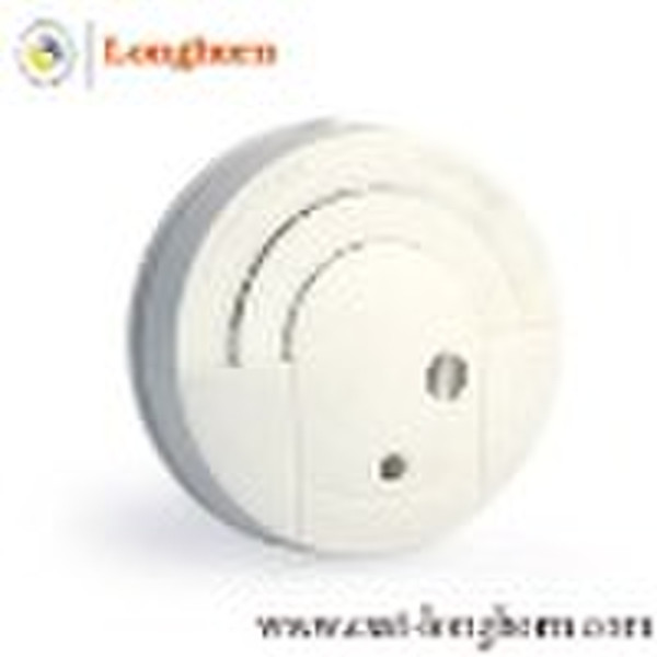 Smoke detector with 9VDC backup battery