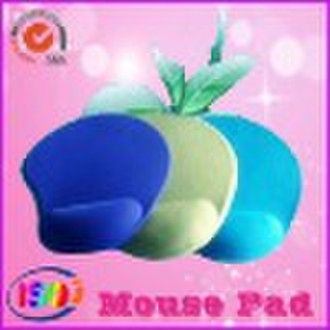 Gel mouse pad with palm rest