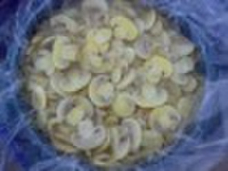 Gesalzene Pilze in Scheiben geschnitten