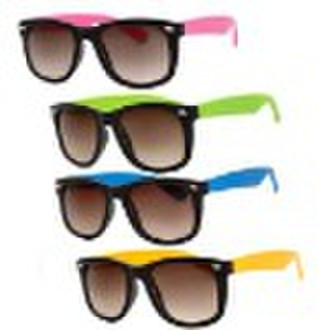 Plastic Wayfarer sunglasses