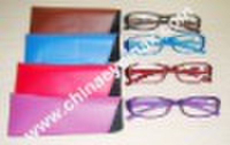 eyeglass frame with pouch