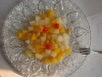 Obst-Cocktail in Sirup