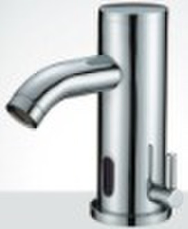 Automatic faucet for hot and cold water