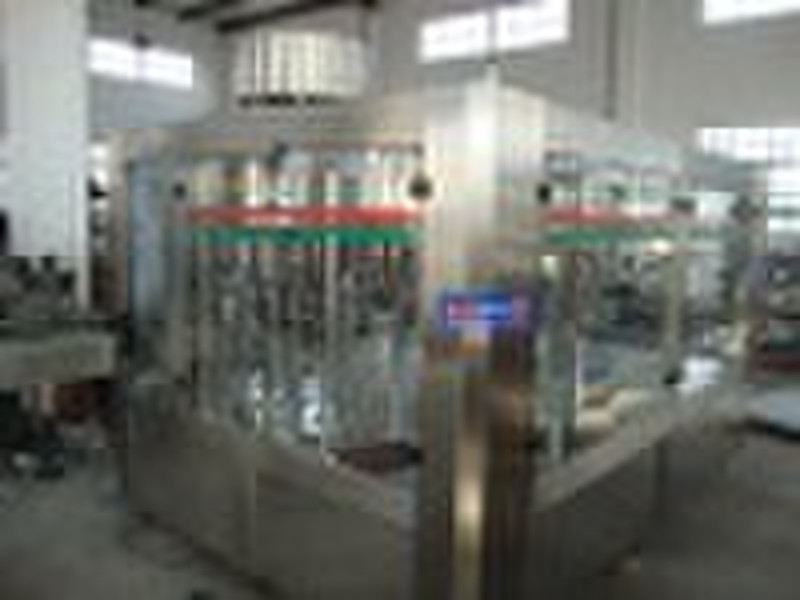 Liquid filling machine