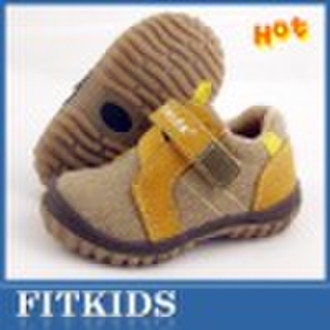 casual shoe with comfortable design