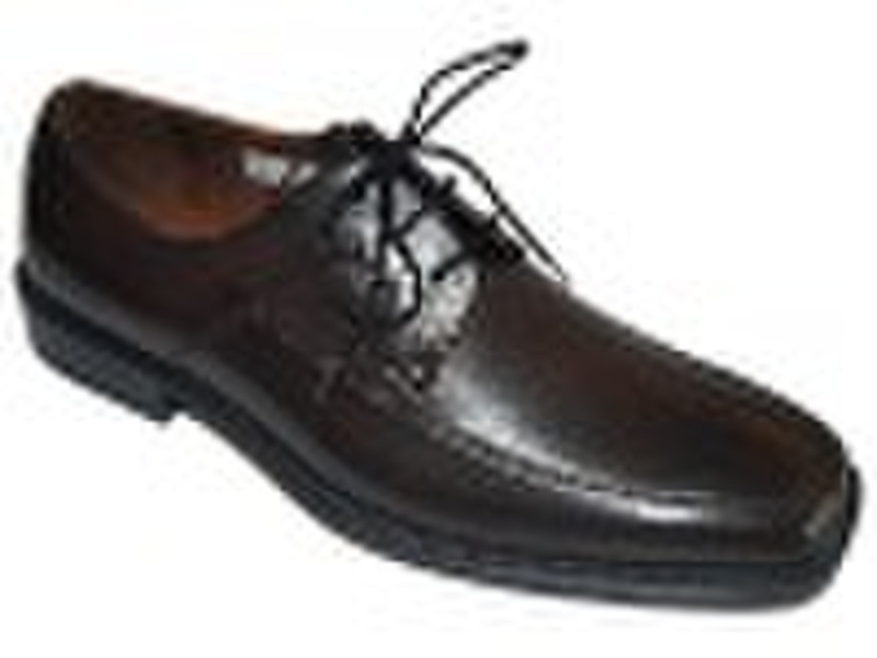 Männer kleiden Schuhe