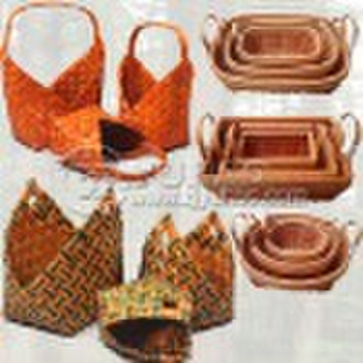 BEAUTIFUL WOODEN BASKET WITH FOLDABLE HANDLE