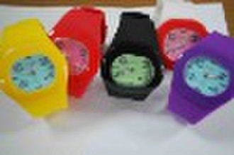 analogue quartz watch with silicone strap