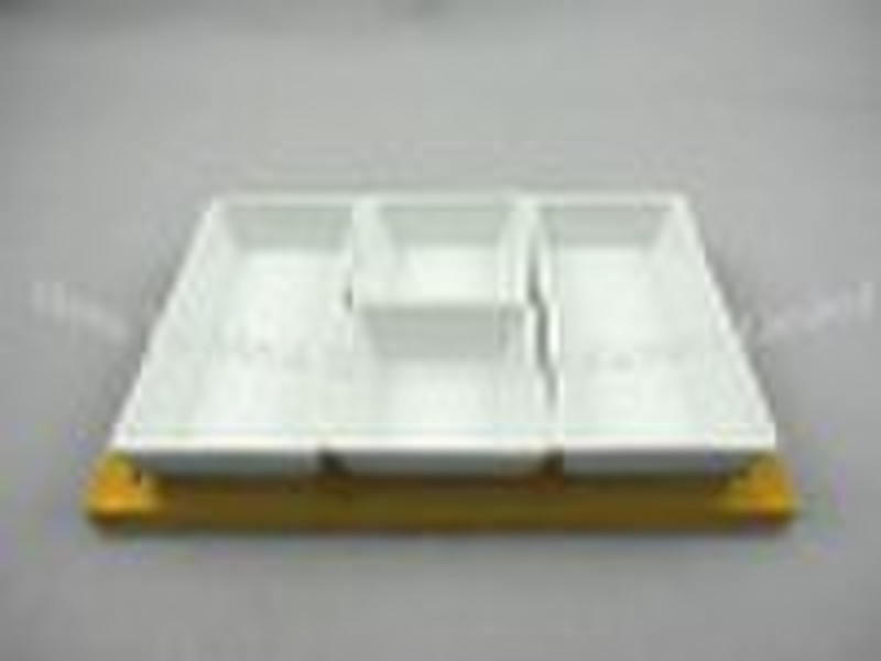 Porcelain dish with bamboo Tray