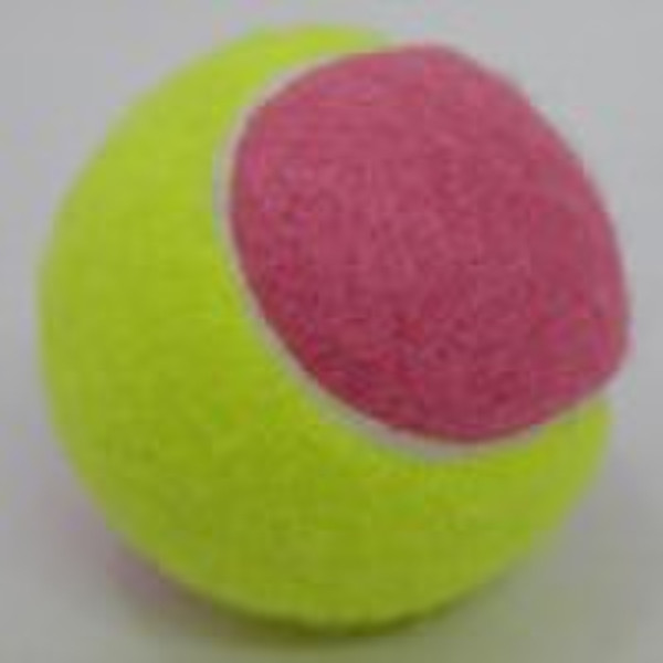 Gelbe und rosa Tennisball für Trainingsstunden oder Promot
