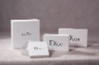 Dior Одежда дисплей окно