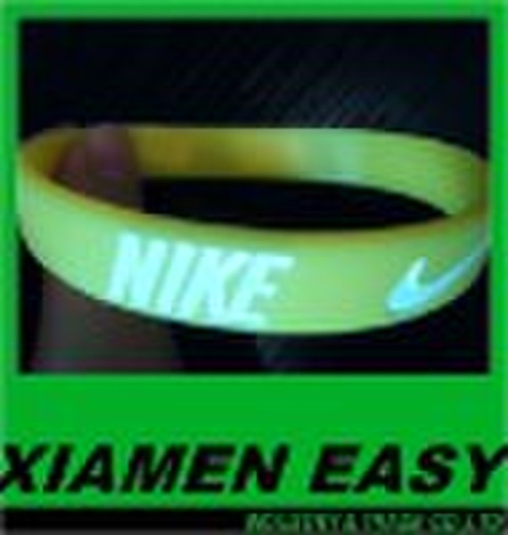 customize luminous silicone wristband