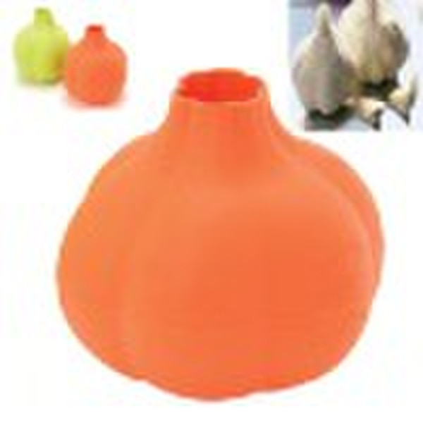 Silicone garlic peeler