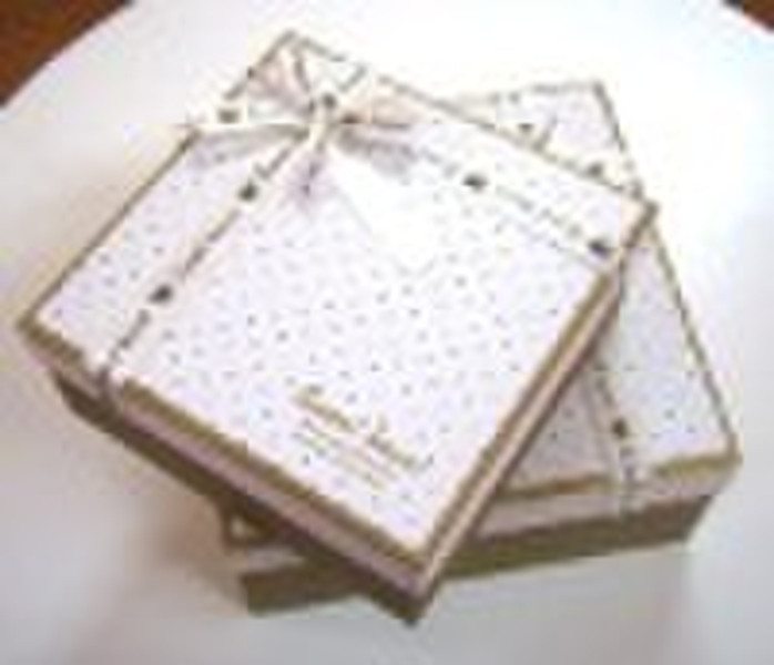 Paper gift boxes