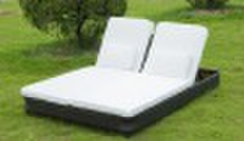 PE rattan sunbed