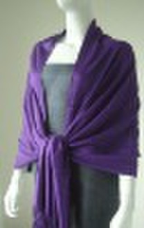 Viscose shawl with yarn dyed