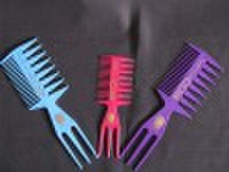 Plastic comb