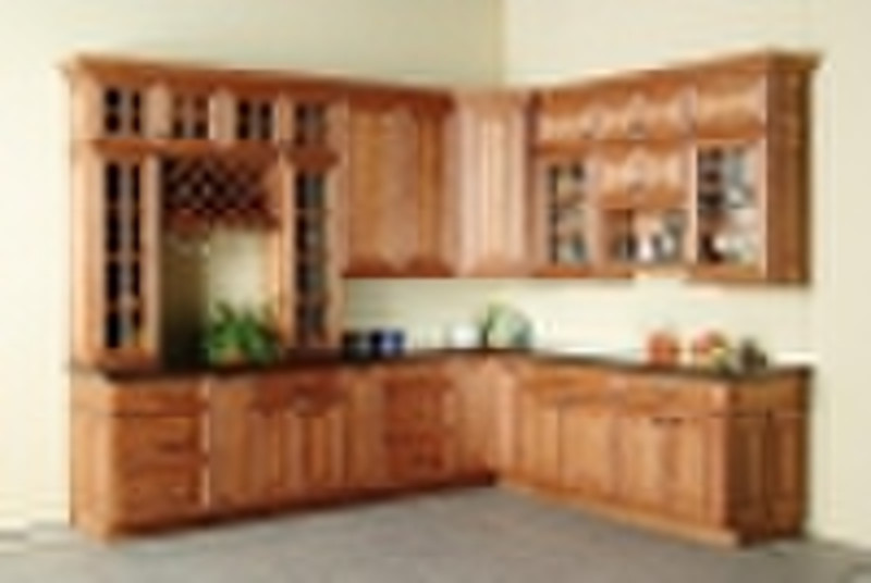 деревянный кухонный шкаф