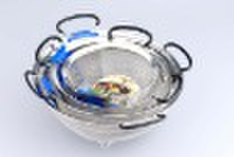 Mesh basket with plastic handle