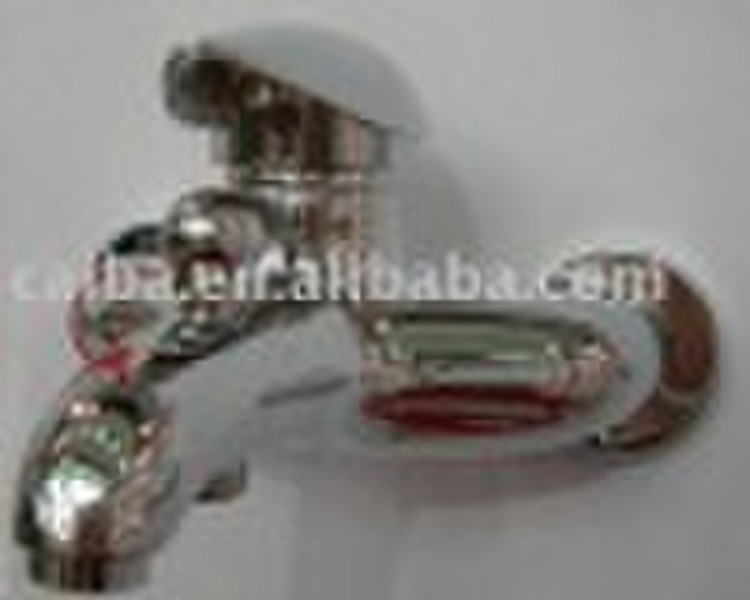 single handle chrome bathroom faucet