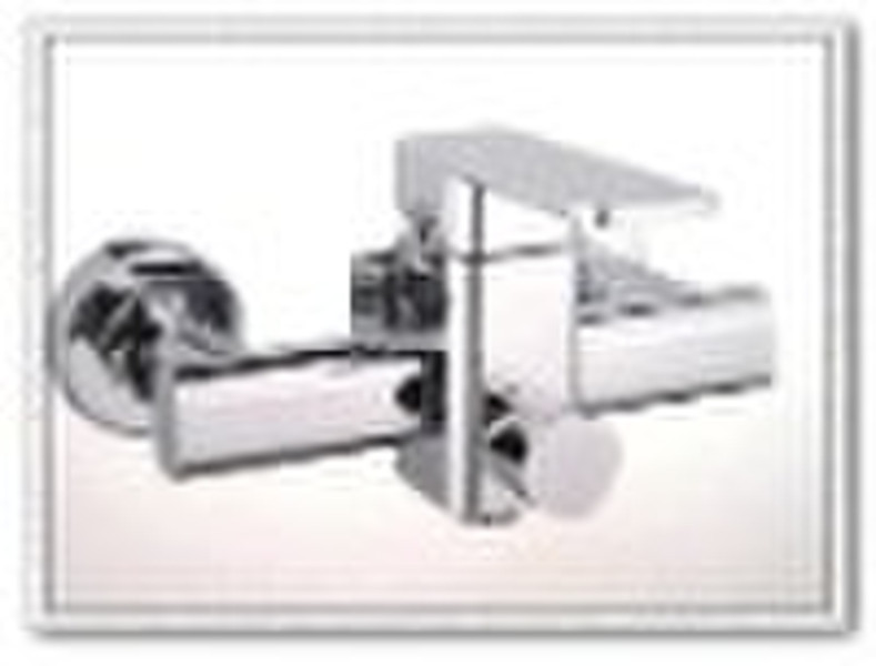 Single lever bathtub faucet