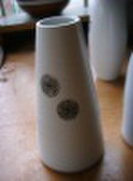 White with round flower pattern large vase