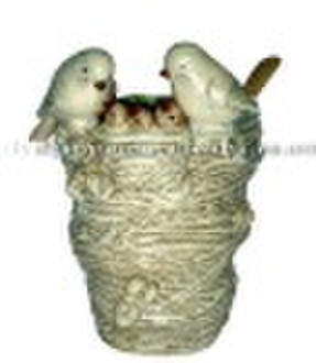 手工制作的瓷猫头鹰的装饰