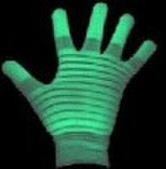 leuchtenden Handschuhen (glow in the dark)