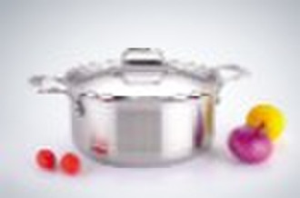 Tri-ply stainless steel saucepan