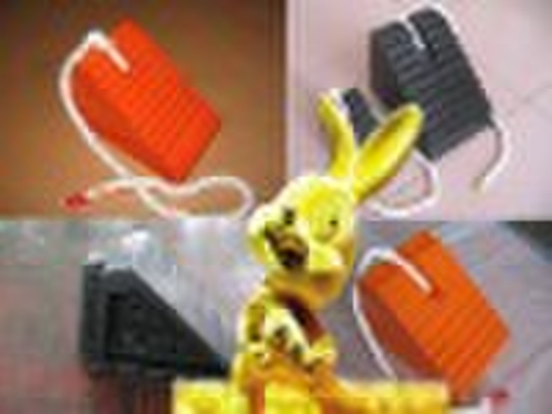 Rubber wheel chock for car