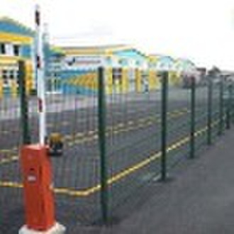 Wire mesh fence